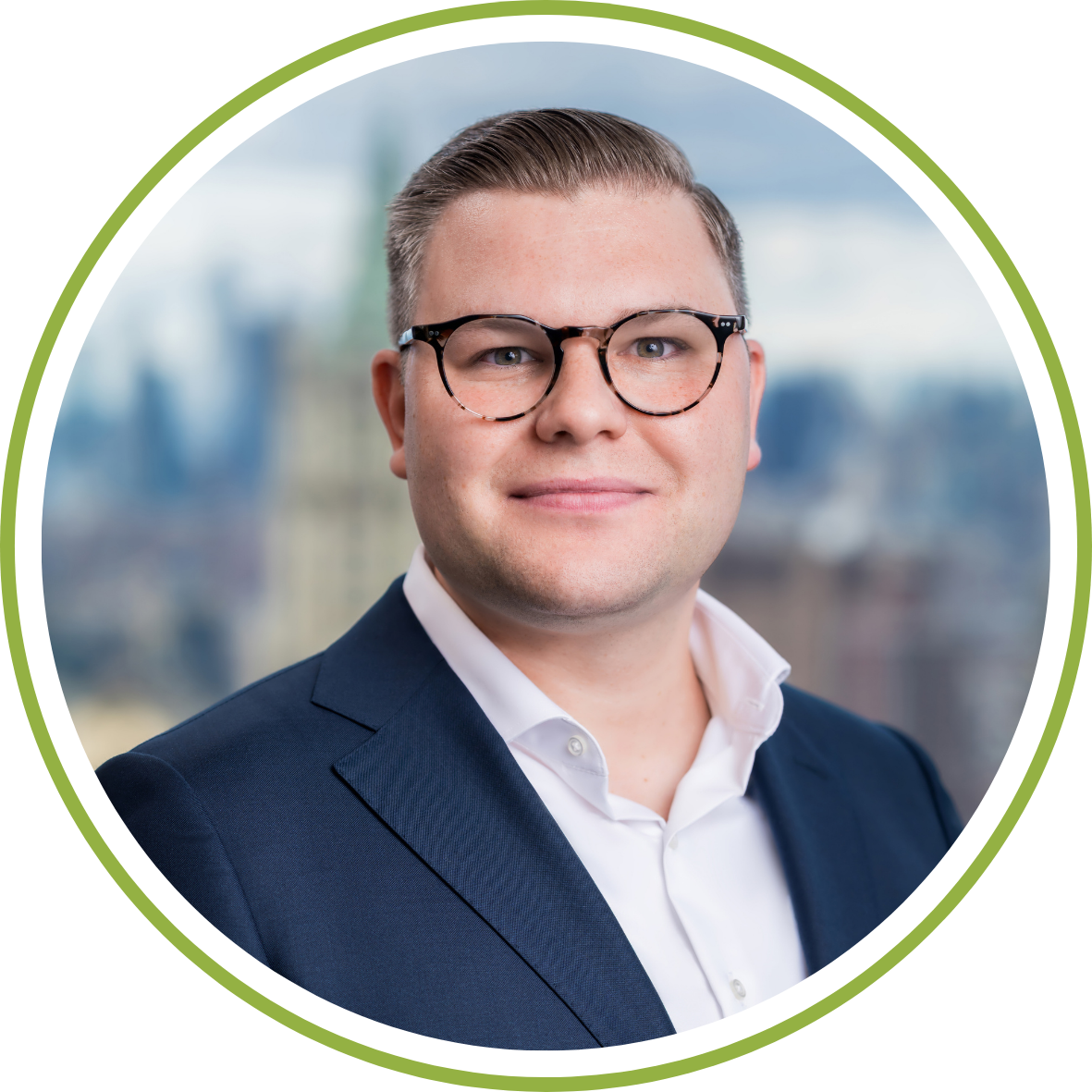 Erik Headshot - Circle